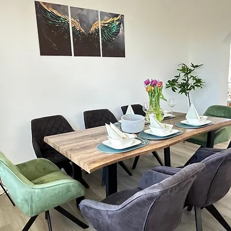10 Min Von Legoland Entfernter Familienhaus, Sonnige Familienfreundliche, Grosse 100m2, 3 Zimmerwohnung, Whirlpool Im Garten, Netflix, Wlan, Fuers Erste Fruehstueck Gefuellter Kuehlschrank, Wunderschoener Balkon, Privater Parkplatz My Luxury * Günzburg