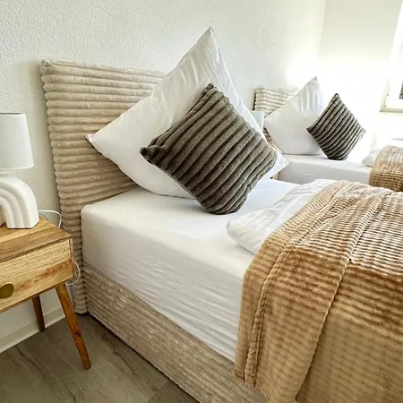 Lägenhet 10 Min Von Legoland Entfernter Familienhaus, Sonnige Familienfreundliche, Grosse 100m2, 3 Zimmerwohnung, Whirlpool Im Garten, Netflix, Wlan, Fuers Erste Fruehstueck Gefuellter Kuehlschrank, Wunderschoener Balkon, Privater Parkplatz My Luxury Günzburg