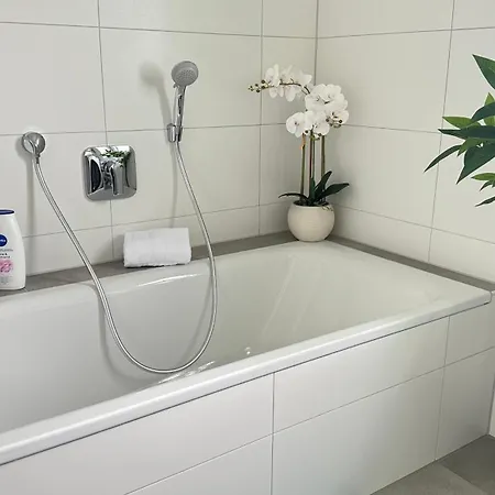 10 Min Von Legoland Entfernter Familienhaus, Sonnige Familienfreundliche, Grosse 100m2, 3 Zimmerwohnung, Whirlpool Im Garten, Netflix, Wlan, Fuers Erste Fruehstueck Gefuellter Kuehlschrank, Wunderschoener Balkon, Privater Parkplatz My Luxury Lejlighed