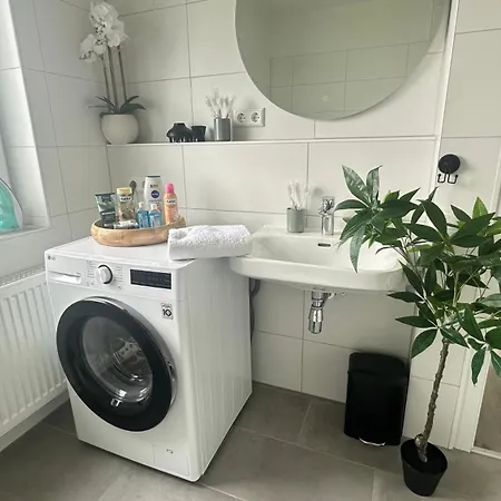 10 Min Von Legoland Entfernter Familienhaus, Sonnige Familienfreundliche, Grosse 100m2, 3 Zimmerwohnung, Whirlpool Im Garten, Netflix, Wlan, Fuers Erste Fruehstueck Gefuellter Kuehlschrank, Wunderschoener Balkon, Privater Parkplatz My Luxury Günzburg