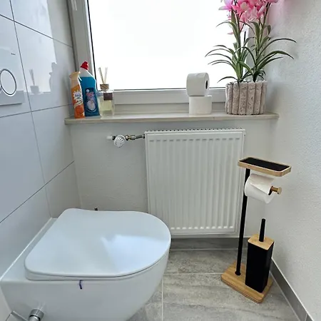10 Min Von Legoland Entfernter Familienhaus, Sonnige Familienfreundliche, Grosse 100m2, 3 Zimmerwohnung, Whirlpool Im Garten, Netflix, Wlan, Fuers Erste Fruehstueck Gefuellter Kuehlschrank, Wunderschoener Balkon, Privater Parkplatz My Luxury Lejlighed Günzburg