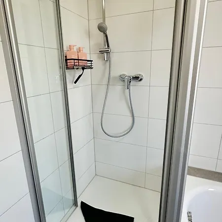 10 Min Von Legoland Entfernter Familienhaus, Sonnige Familienfreundliche, Grosse 100m2, 3 Zimmerwohnung, Whirlpool Im Garten, Netflix, Wlan, Fuers Erste Fruehstueck Gefuellter Kuehlschrank, Wunderschoener Balkon, Privater Parkplatz My Luxury * Günzburg